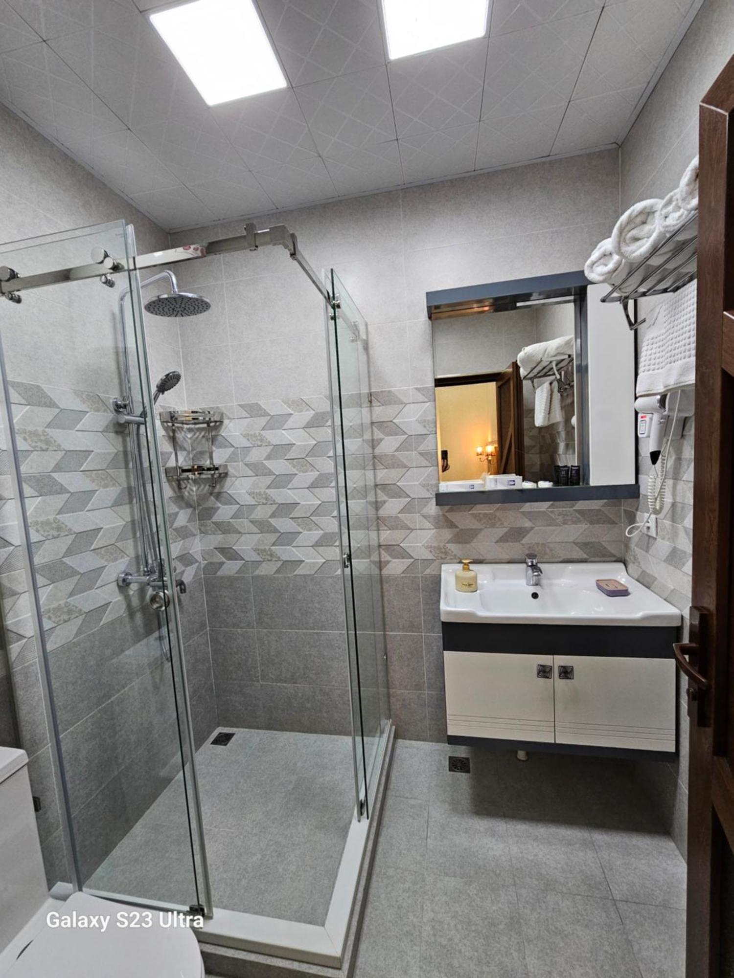 Hotel Sharq Dushanbe Ngoại thất bức ảnh